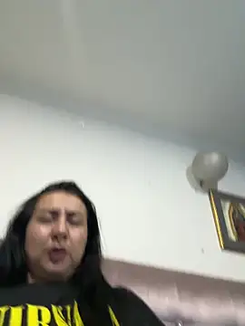 Snapshot of Abril_Luv chatting on April 15, 2026, 1:11 am Abril Luv online show from April 15, 2026, 1:11 am