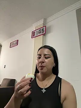 Snapshot of Abril_Luv chatting on April 15, 2026, 1:15 pm Abril Luv online show from April 15, 2026, 1:15 pm