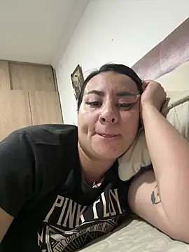 Snapshot of Abril_Luv chatting on April 7, 2026, 2:35 am Abril Luv online show from April 7, 2026, 2:35 am