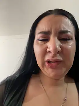 Abril Luv online show from October 22, 2025, 1:10 pm