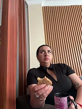 Snapshot of Abril_Luv chatting on April 1, 2026, 1:01 pm Abril Luv online show from April 1, 2026, 1:01 pm