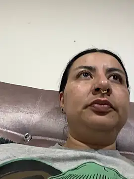 Snapshot of Abril_Luv chatting on March 24, 2026, 1:05 am Abril Luv online show from March 24, 2026, 1:05 am