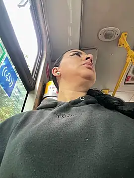 Snapshot of Abril_Luv chatting on April 9, 2026, 12:11 pm Abril Luv online show from April 9, 2026, 12:11 pm