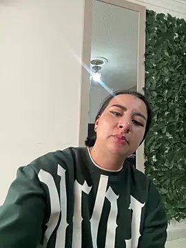 Snapshot of Abril_Luv chatting on April 16, 2026, 1:23 pm Abril Luv online show from April 16, 2026, 1:23 pm