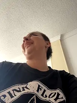 Abril Luv online show from November 14, 2025, 1:59 pm