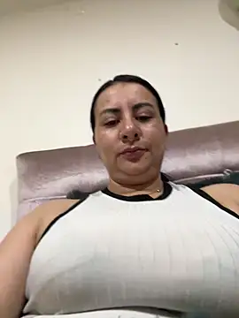 Snapshot of Abril_Luv chatting on March 25, 2026, 1:39 am Abril Luv online show from March 25, 2026, 1:39 am