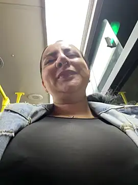 Snapshot of Abril_Luv chatting on March 12, 2026, 12:38 am Abril Luv online show from March 12, 2026, 12:38 am