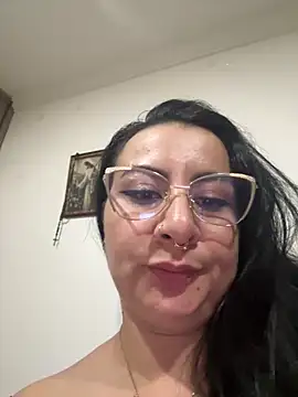 Snapshot of Abril_Luv chatting on March 28, 2026, 1:50 am Abril Luv online show from March 28, 2026, 1:50 am