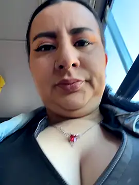 Abril Luv online show from November 12, 2025, 12:09 pm