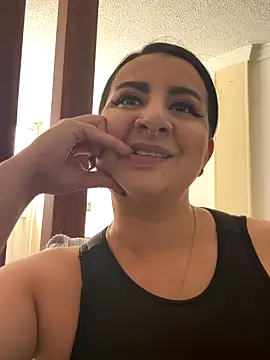 Abril Luv online show from December 1, 2025, 1:12 pm