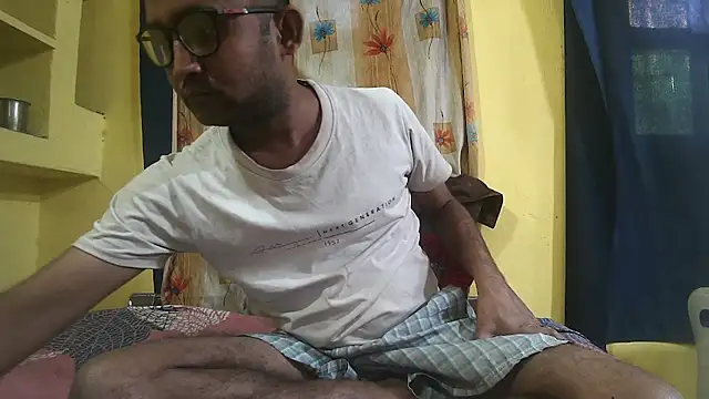 Snapshot of Cute_boy2000 chatting on March 7, 2025, 10:35 am Cute boy2000 online show from March 7, 2025, 10:35 am