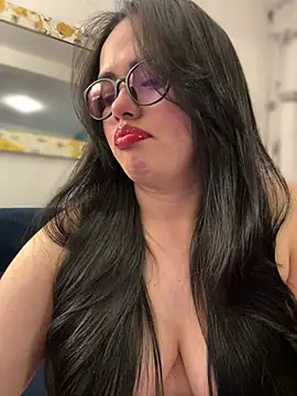 Snapshot of andra_rose chatting on February 17, 2025, 12:11 am andra rose online show from February 17, 2025, 12:11 am