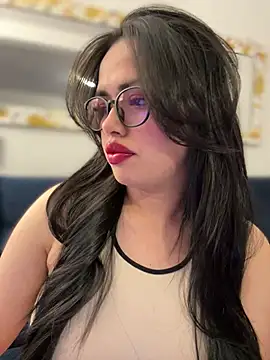 Snapshot of andra_rose chatting on March 9, 2025, 12:10 am andra rose online show from March 9, 2025, 12:10 am