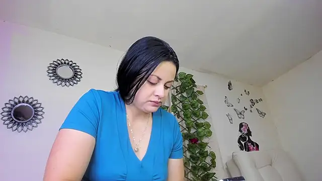 Snapshot of Juli_Castillo8 chatting on October 10, 2025, 1:34 pm Juli Castillo8 online show from October 10, 2025, 1:34 pm