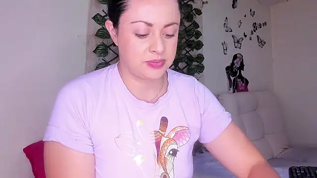 Snapshot of Juli_Castillo8 chatting on September 23, 2025, 1:29 pm Juli Castillo8 online show from September 23, 2025, 1:29 pm