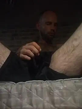 Adamvarga0318 online show from September 8, 2025, 8:41 pm