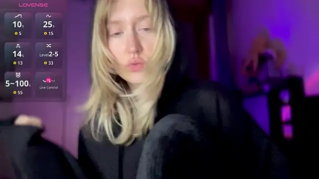 iilovetomatoes online show from November 10, 2025, 7:30 pm