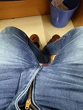 Snapshot of adicma123 chatting on November 7, 2025, 1:48 pm adicma123 online show from November 7, 2025, 1:48 pm