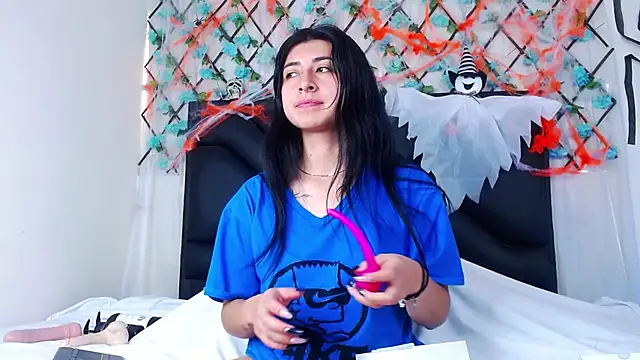 Snapshot of EmmaWilliamss chatting on October 14, 2025, 3:34 pm EmmaWilliamss online show from October 14, 2025, 3:34 pm