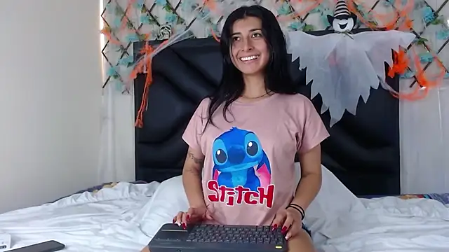 EmmaWilliamss online show from October 24, 2025, 4:50 pm