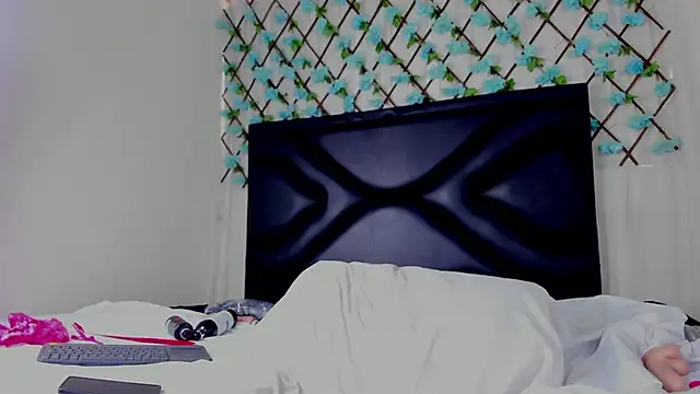 EmmaWilliamss online show from May 26, 2026, 2:37 pm
