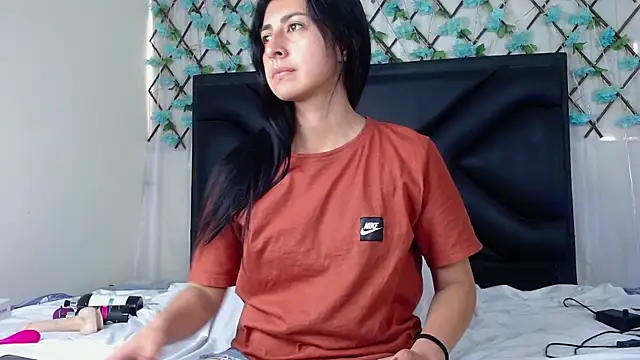 EmmaWilliamss online show from November 13, 2025, 5:17 pm