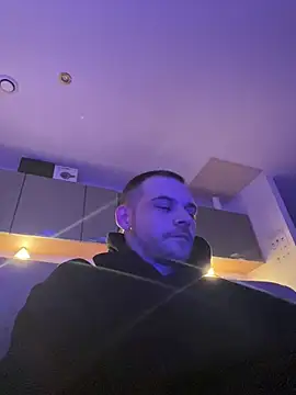 Z1uk online show from March 3, 2026, 1:12 am