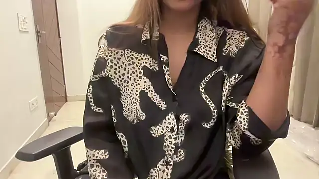 Snapshot of Queen_Sakhi chatting on March 19, 2025, 7:49 pm Queen Sakhi online show from March 19, 2025, 7:49 pm