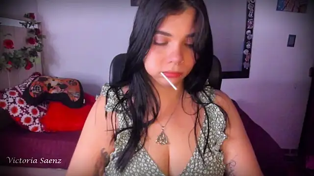 victoriaasaenz  online show from June 14, 2026, 1:02 am