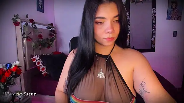 victoriaasaenz  online show from June 17, 2026, 1:05 am