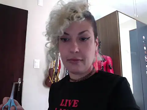 MariLouM online show from July 28, 2026, 3:21 pm