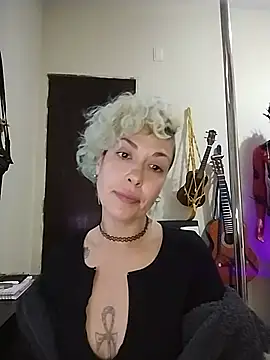 MariLouM online show from July 16, 2026, 2:08 am