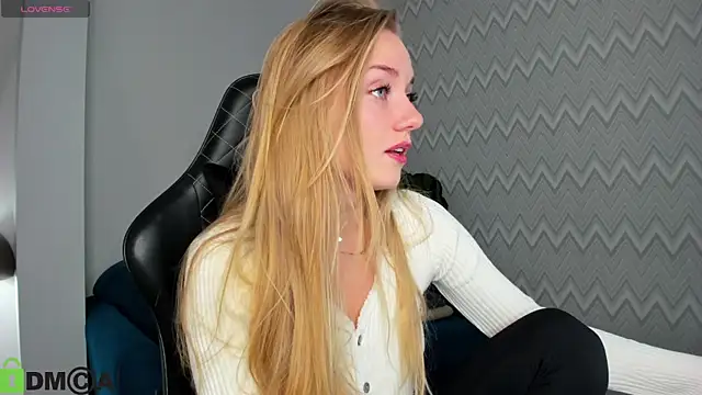 Snapshot of Barbie_Lis chatting on October 20, 2025, 12:45 am Barbie Lis online show from October 20, 2025, 12:45 am
