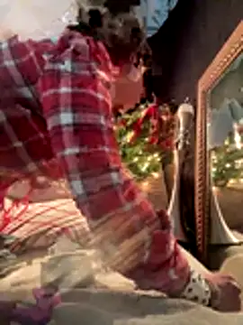 SummerBlueMoon online show from December 14, 2025, 9:42 pm