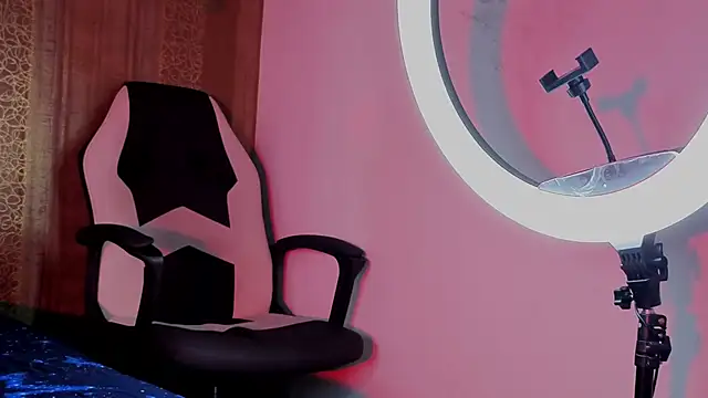 MishaKinki online show from November 10, 2025, 7:08 pm