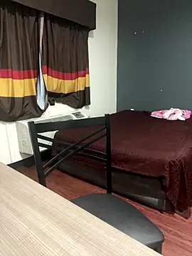 SlimBeenBadd1981 online show from December 22, 2025, 10:15 am