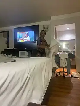 SlimBeenBadd1981 online show from February 13, 2025, 7:10 pm