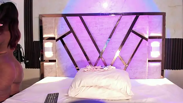 Athenea Mills online show from March 31, 2026, 6:54 pm