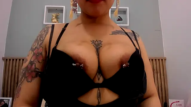 SalommeeT online show from November 27, 2025, 8:53 pm