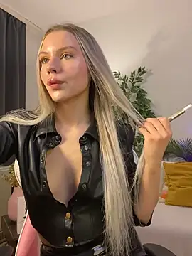 KittyKatyDream online show from November 4, 2025, 3:38 pm