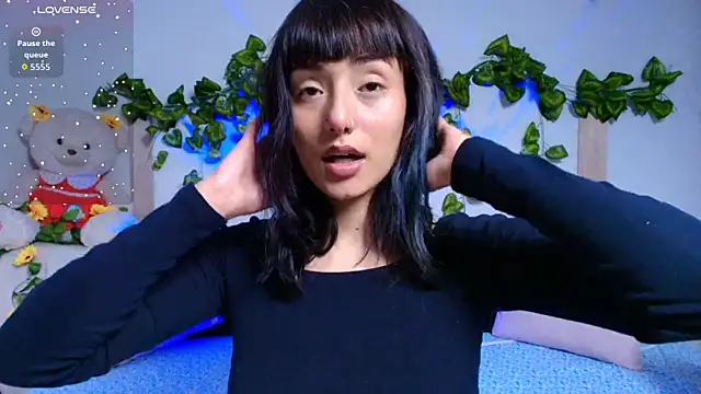 tati cardenas online show from December 3, 2025, 1:39 am