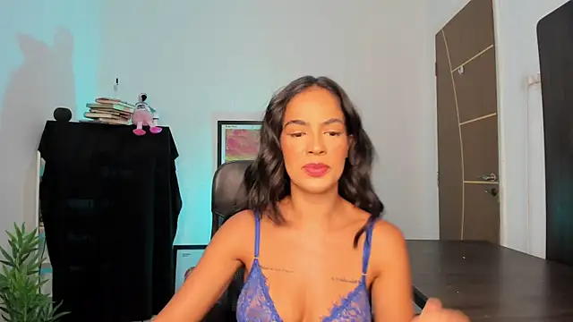 Snapshot of camille-rose chatting on May 1, 2026, 2:55 pm camille-rose online show from May 1, 2026, 2:55 pm