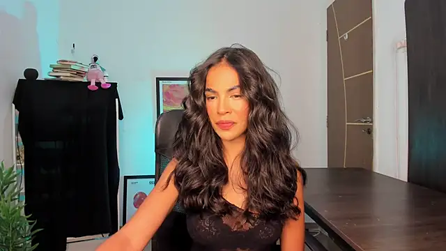 Snapshot of camille-rose chatting on April 30, 2026, 5:20 pm camille-rose online show from April 30, 2026, 5:20 pm