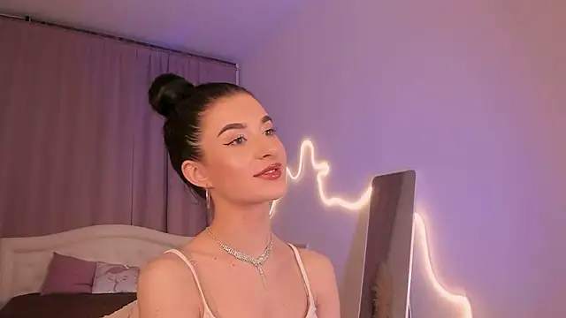 LauraCoy online show from July 7, 2026, 8:12 pm