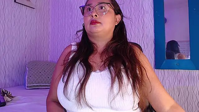 Snapshot of NadiaWhite chatting on February 10, 2025, 6:24 pm NadiaWhite online show from February 10, 2025, 6:24 pm