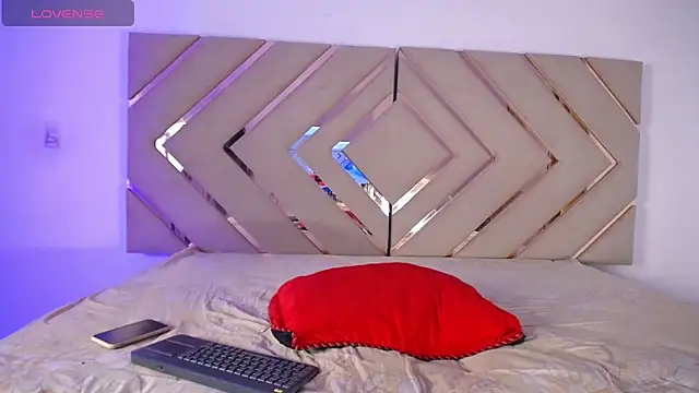 Snapshot of Raven_foxter1 chatting on February 9, 2025, 8:02 pm Raven foxter1 online show from February 9, 2025, 8:02 pm