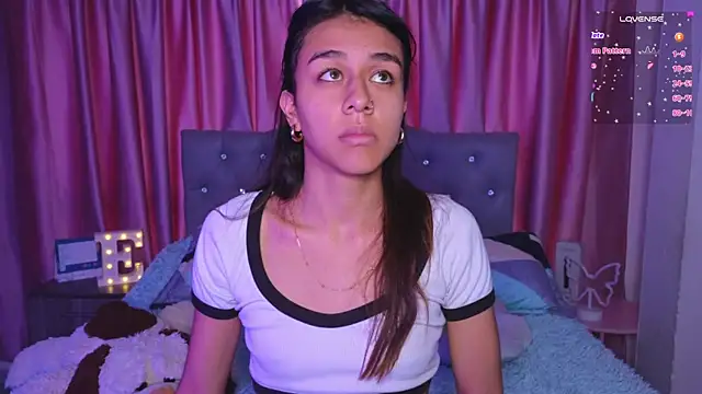 Emiily Scott1 online show from November 18, 2025, 9:18 pm