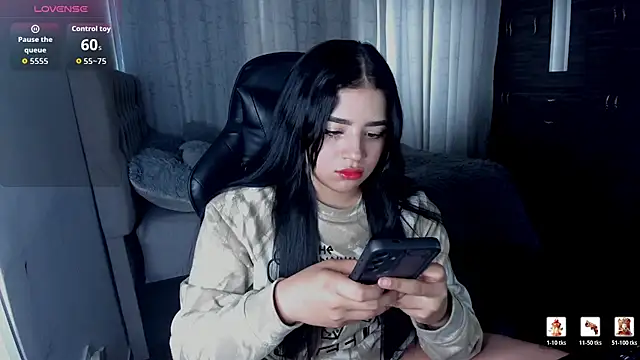Snapshot of aliice_walker_ chatting on June 13, 2026, 9:57 pm aliice walker online show from June 13, 2026, 9:57 pm