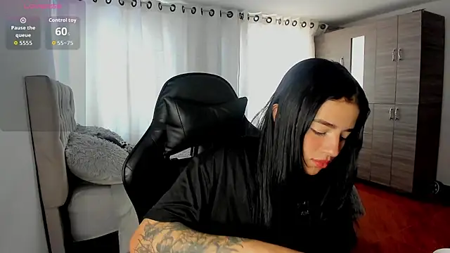 aliice walker  online show from December 3, 2025, 4:06 pm