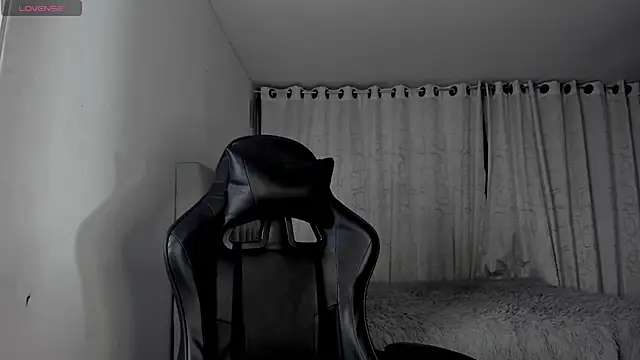 Snapshot of aliice_walker_ chatting on August 4, 2026, 3:33 am aliice walker online show from August 4, 2026, 3:33 am
